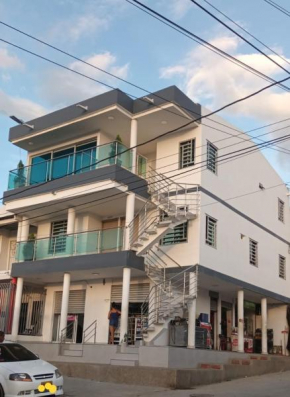 EDIFICIO LOS PINOS EN LA URB. LAS ACACIAS